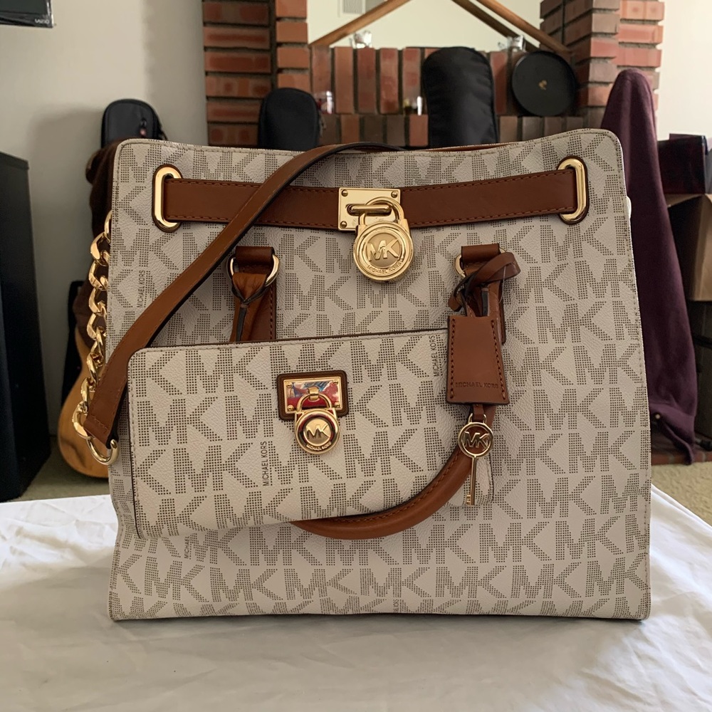 ‼️SOLD‼️ Michael Kors Hamilton Tote & Wallet
